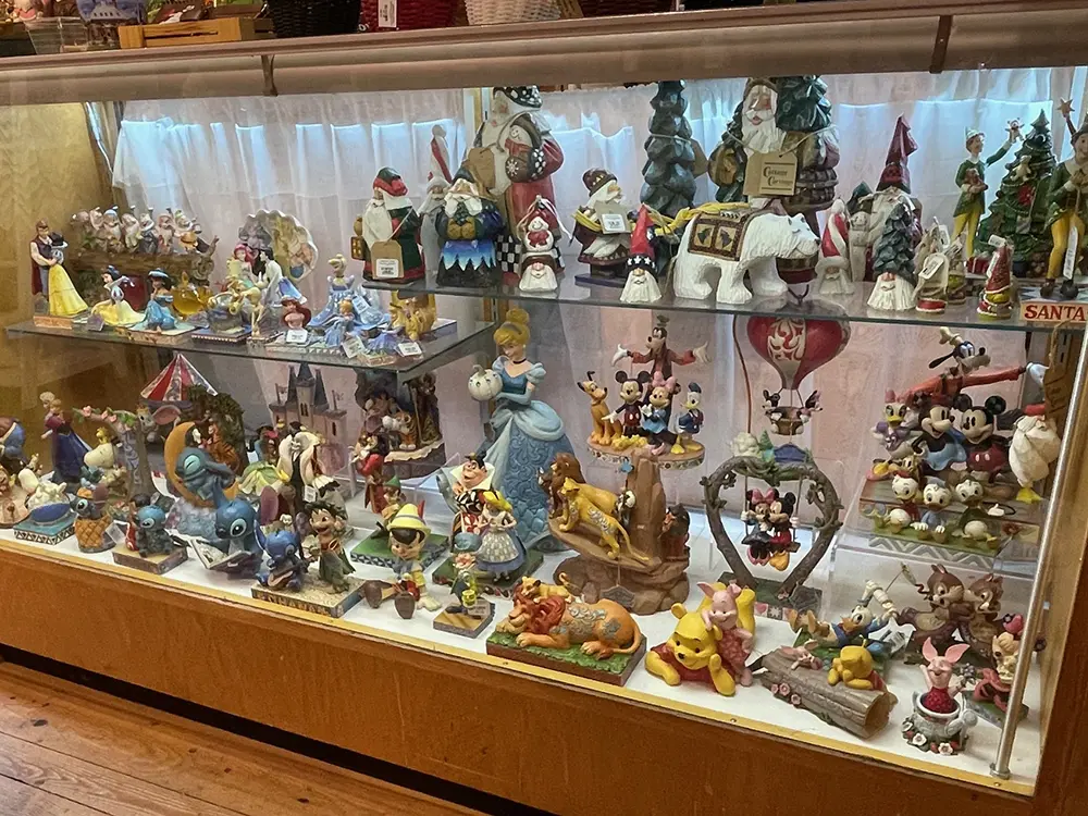 wallaces gallery image